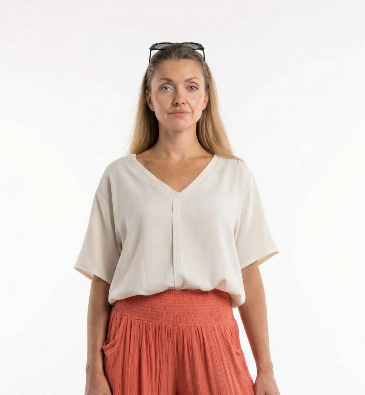3893310 1 Blusa V-Neck Blouse Beige